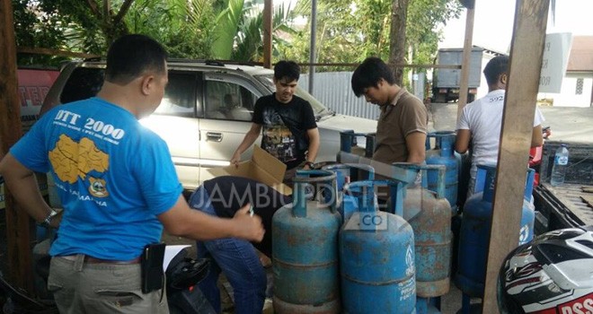 Warga Kota Jambi saat Dibekuk di Tungkal Ulu.