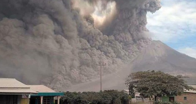 Semburan awan panas Gunung Sinabung di Kabupaten Karo, Sumut (Istimewa BNPB)