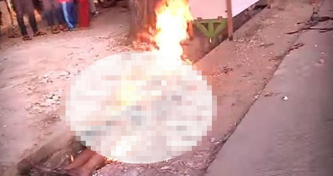 Tukang servis televisi di Bekasi dibakar hidup-hidup. Foto : Youtube.