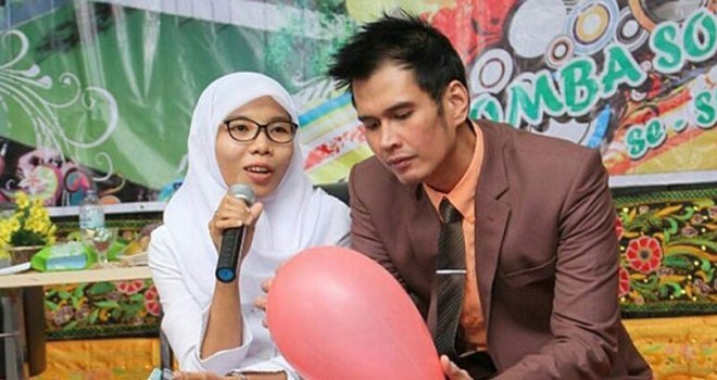 dr. Ryan Thamrin saat membawakan acara OZ Indonesia. Foto: Instagram