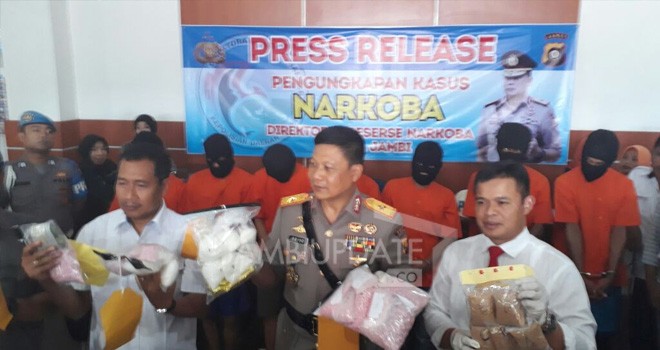 Press Release pengungkapan kasus narkoba dipimpin lansung Kapolda Jambi Brigjen Pol Priyo Widyanto.