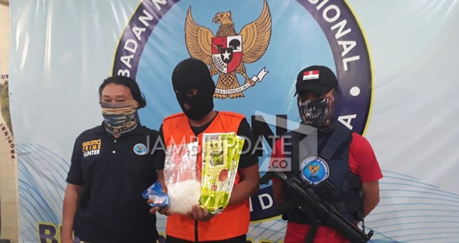 Warga Kumpeh saat diamankan oleh BNNP Jambi.