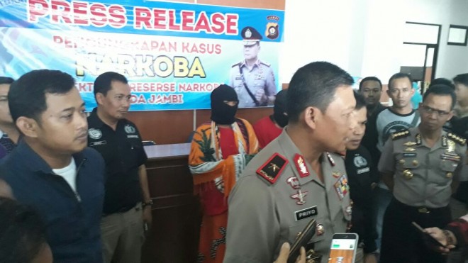 Perempuan Asal Aceh Saat press release di Polda Jambi. 