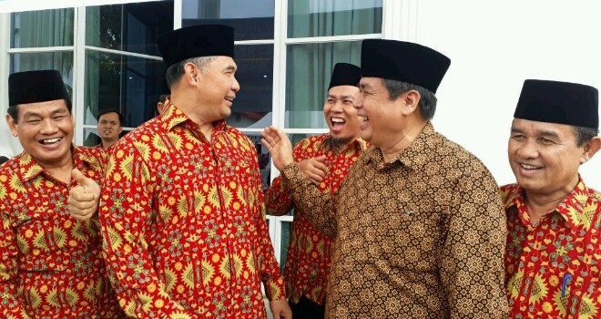 Tampak Fasha berbincang dengan HBA.