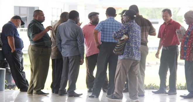 Para anggota DPRD Timika yang kecewa dn melancarkan protes (Radar Timika/JawaPos.com)