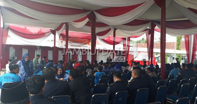 Pemberian remisi ini dibacakan langsung oleh Kakanwil Kemenkumham Jambi, Bambang Palasara.