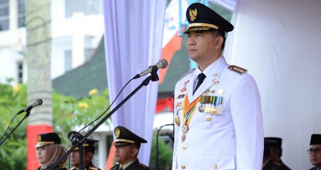 Walikota Jambi, Sy Fasha menjadii inspektur upacara pengibaran bendera merah putih di apangan kantor utama kantor Wali Kota Jambi Kamis pagi (17/8).