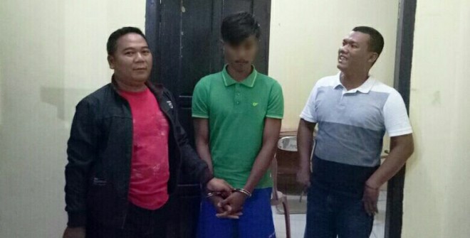 Pelaku pemerkosaan di tebo saat diamankan polisi.