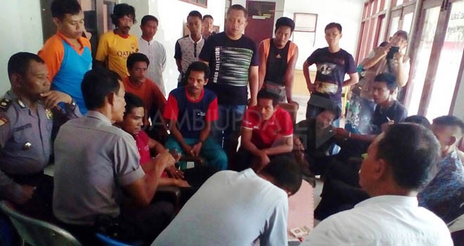 Suku Anak Dalam saat di mediasi.