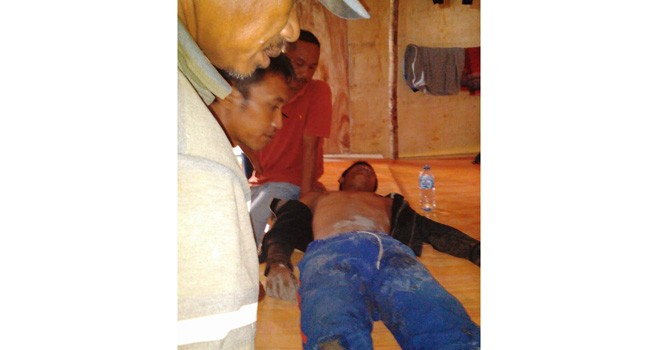 Pekerja gedung Rumah Sakit Umum Daerah (RSUD) H Hanafie, mengalami kecelakaan terjatuh dari lantai dua.