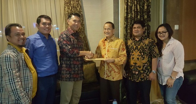 Sy Fasha saat menerima rekomendasi dari Partai Golkar Kamis malam (24/8) di Jakarta