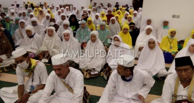 JCH asal Kloter 20 saat mengikuti penjelasan dari KKHI Makkah terkait persiapan Armina.