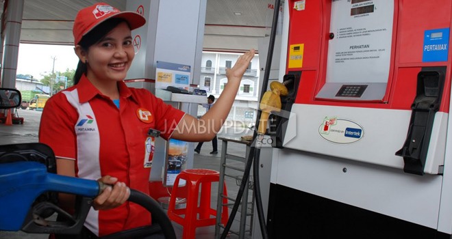 Menjelang Idul Adha 2017, Pertamina menambah 105 persen pasokan bahan bakar minyak (BBM).