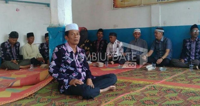 Kedua belah pihak saat sidang perdamaian.