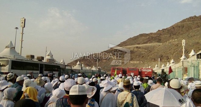 Akibat padatnya Mina karena jutaan umat Islam berkumpul, sehingga menyebabkan salah seorang jamaah Jambi tersesat.