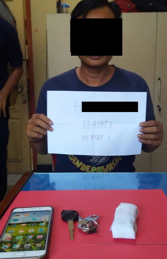 Tersangka Fitriadi saat diamankan di Polresta Jambi. 