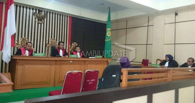 Sidang Mantan Kepala Sekolah SMPN 21 Kota Jambi, Rukmini di Pengadilan Tipikor Jambi.