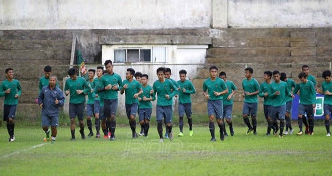 Squad Timnas U-19 Indonesia saat menjalani sesi latihan.
