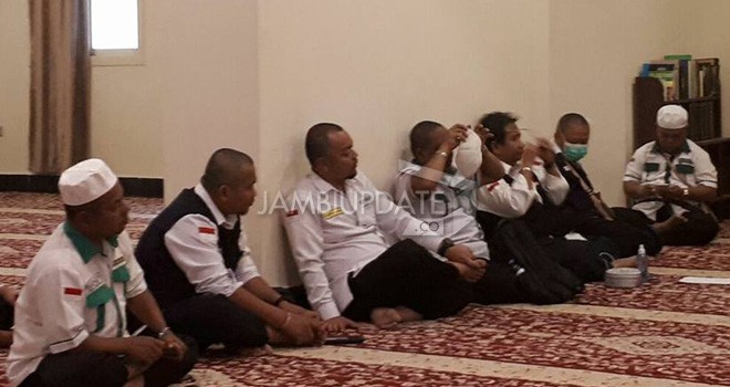 Pihak kloter rapat bersama Karu-Karom sebagai persiapan menjelang ke Madinah.  