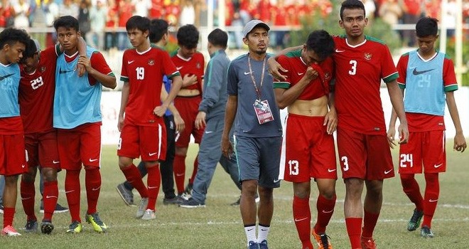 Garuda Nusantara harus mengubur impian juara Piala AFF U-18 2017 usai kalah adu penalti lawan Thailand. (Dika Kawengian/Jawa Pos)