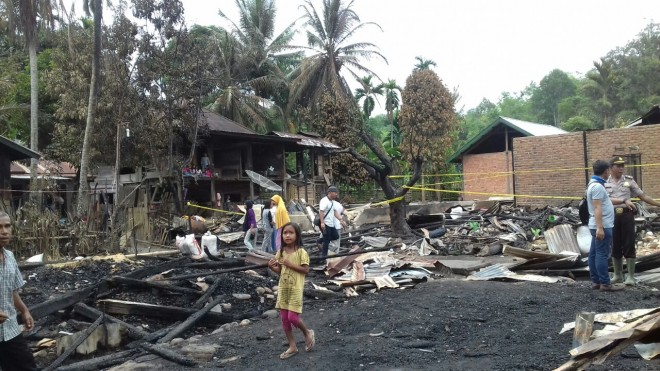 Puing-puing rumah sisa kebakaran di Batang Asai