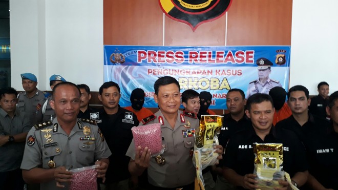 Press Release Kapolda Jambi Brigjen Pol Priyo Widyanto, kepada wartawan.