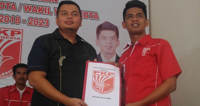 Penyerahan dukungan dari PKPI kepada tim pemenangan fasha. 