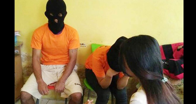 Pelaku beserta istri saat diperiksa di unit PPA Polres Bungo beberpa waktu lalu.