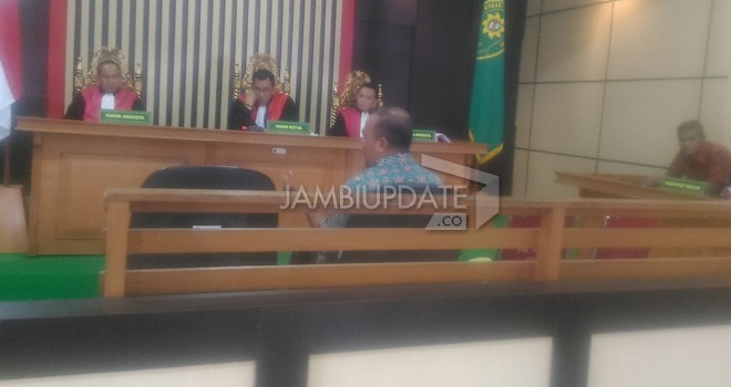 Proses persidangan Mulyadi. 