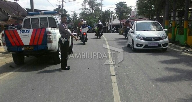 Lokasi kecelakaan pelajar di KM 02, Kelurahan Pasar Atas, Kecamatan Bangko, Kabupaten Merangin, tepatnya di depan SMPN 1 Merangin.