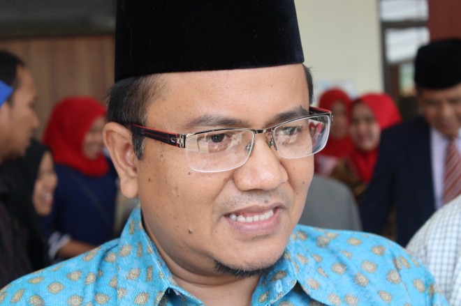 dr Maulana. 