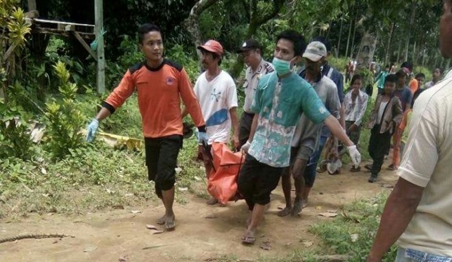 Jasad Pria Tanpa Identitas Ditemukan Mengambang di Sungai Batang Tebo.
