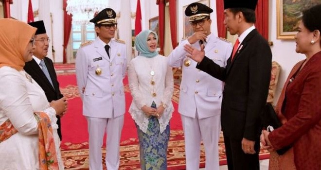 Anies Baswedan dan Sandiaga Uno bersama Presiden Joko Widodo serta Jusuf Kalla.