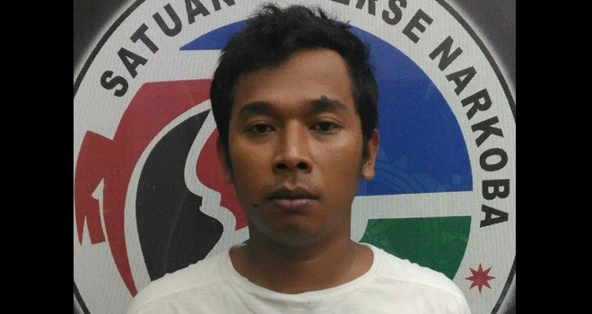 Pengedar narkoba Darma Kurnia Dewa saat diamankan Satuan Resnarkoba Polres Tebo.