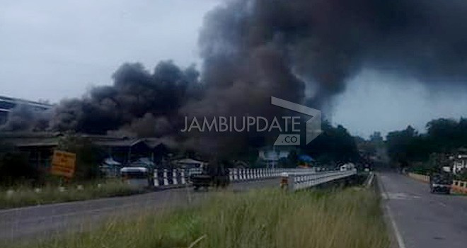 Pabrik Karet Jambi Waras di Bungo yang terbakar.