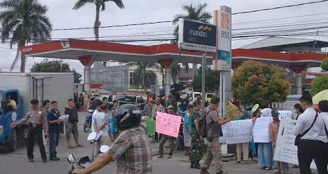 SPBU di Depan Persijam Kota Jambi Didemo.