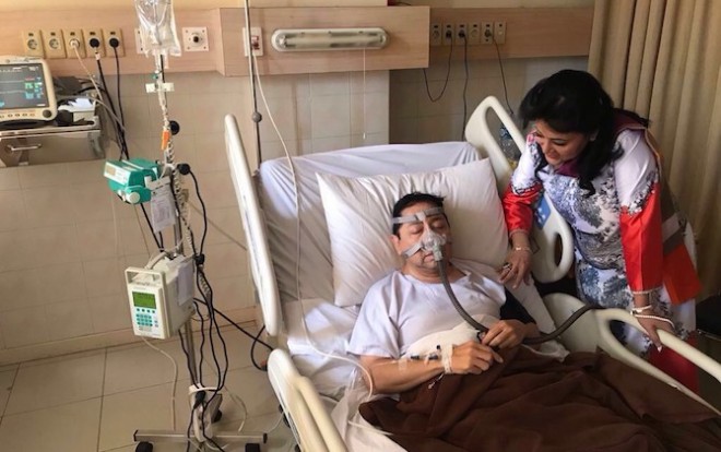 Foto Novanto saat di rawat di Rumah sakit yang sempat membuat geger netizen karena dianggap foto setingan. (istimewa)