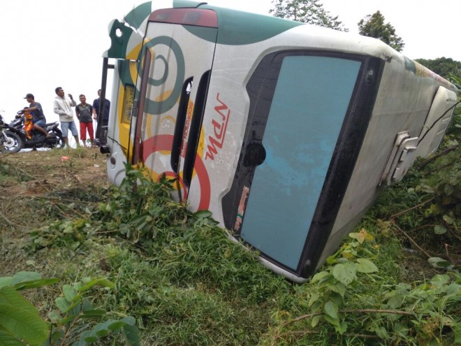 Bus NPM jurusan Padang -Jambi dini hari tadi (18/11).
