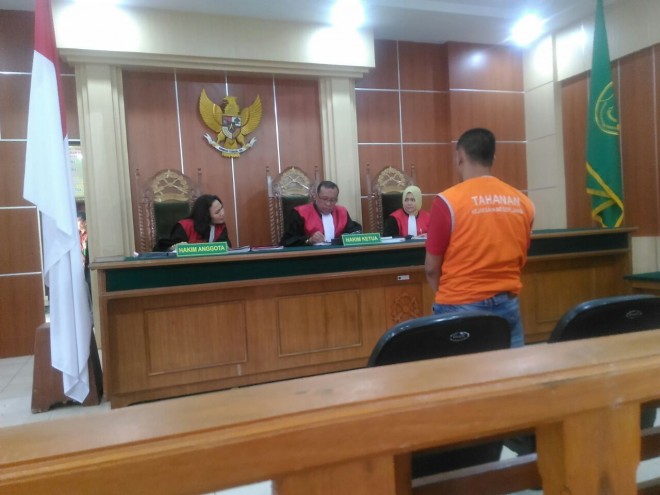 Ruslan Abdul Gani, terdakwa kepemilikan 30 paket sabu atau seberat 0,091 gram, divonis 6 tahun penjara. 