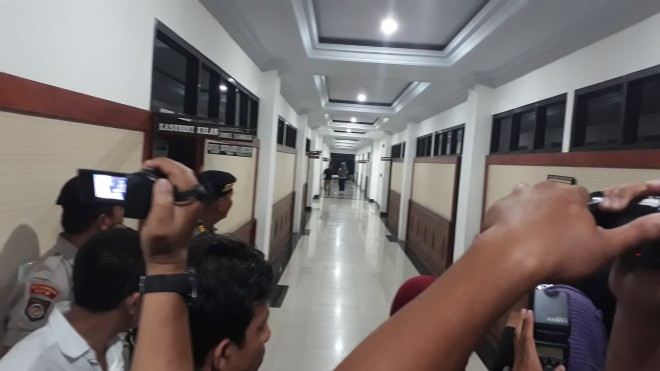 Pantauan di Polda Jambi, awak media mengabadikan kedatangan pejabat yang dijemput. 
