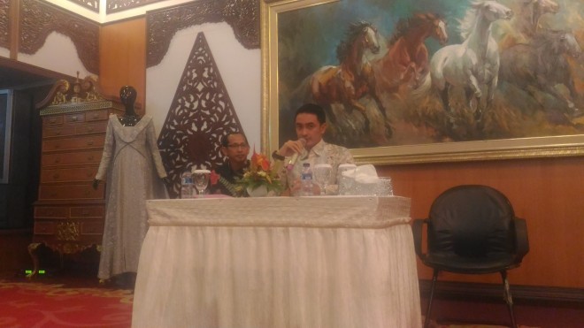 Zola saat konfrensi pers di Rumdis Gubernur Jambi.