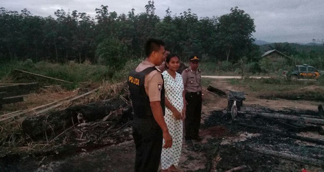 Rumah Karyawan PT LAJ terlihat Hangus usai dilalap si jago merah.