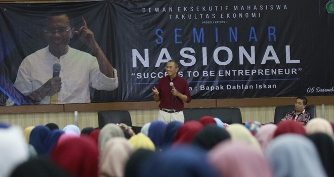 Dahlan Iskan mengisi seminar nasional bertajuk 