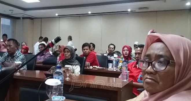 Sejumlah honorer k2 saat audiensi dengan Badan Akuntabilitas Publik (BAP) DPD RI.