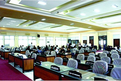 DPRD dan Pemkab Bangkalan saat rapat paripurna beberapa waktu lalu. (VIVIN AGUSTIN HARTONO/Radar Madura/JawaPos.com)