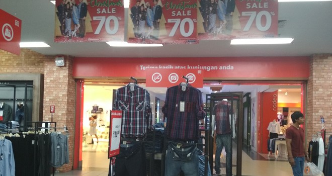 Ramayana Departemen Store Jambi memberikan diskon hingga 70 Persen.