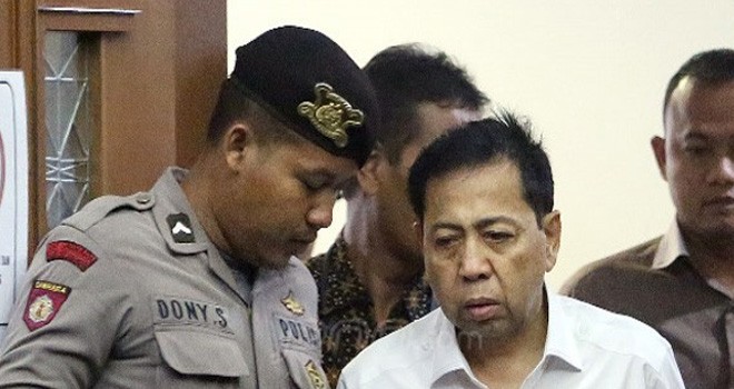 Setnov diruang sidang pengadilan Jakarta.