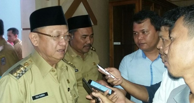 Cek Endra saat diwawancara oleh awak media.