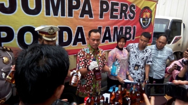 7.000 Botol Miras Ilegal Merek Luar Negeri Diamankan.