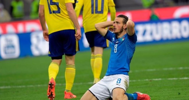 Ekspresi pemain Italia, Alessandro Florenzi setelah gagal memaksimalkan peluang yang diperoleh menjadi gol, pada laga leg kedua play off PD 2018 lawan Swedia, di Giuseppe Meazza.
